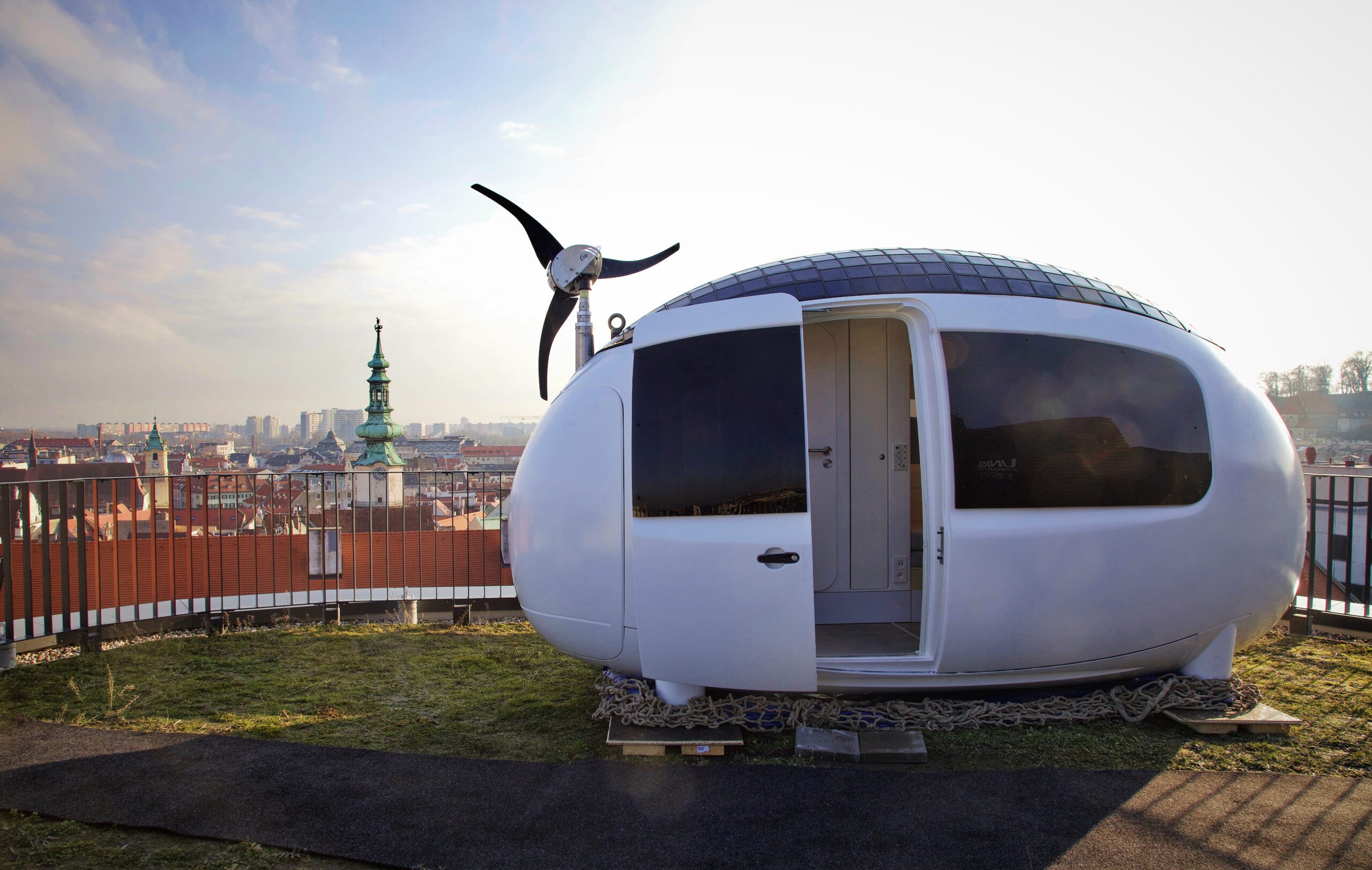 Casa prefabricada Microcasa ovoide autosuficiente Ecocapsule de Ecocapsule · imagen 3