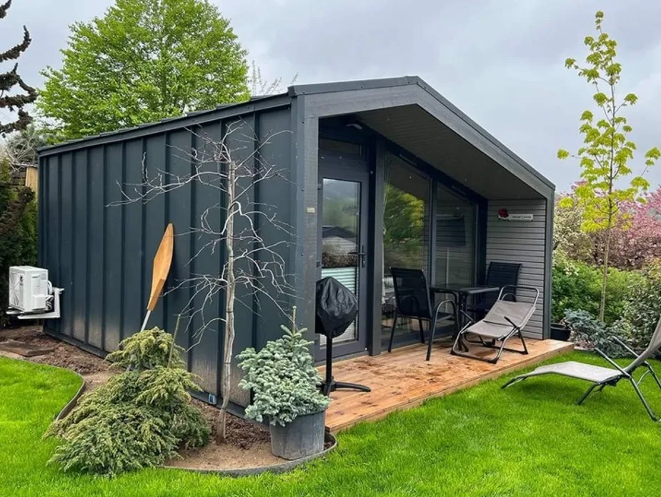 Modulares Holz-Fertighaus M-Cabin M28 von Ekoetxea