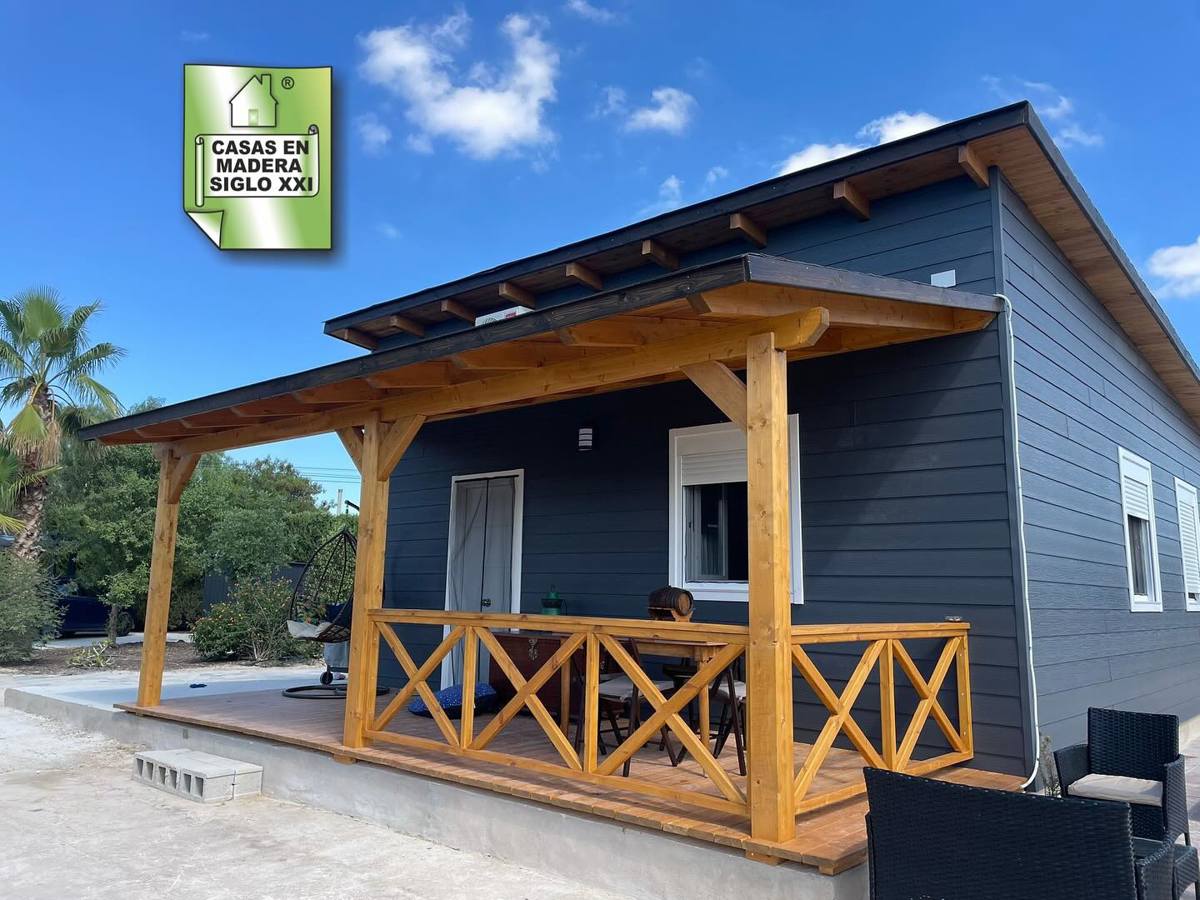 Casa prefabricada Casa prefabricada de madera Samanta 115 m² de Casas de Madera Siglo XXI